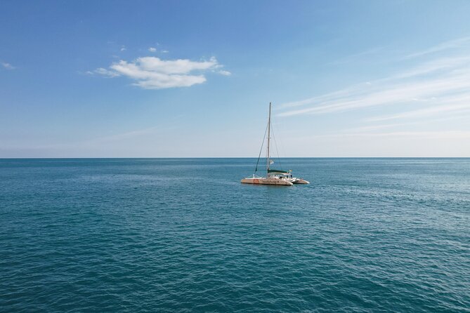 1 Hour Sailing Excursion in Valencia - What the catamaran setup adds
