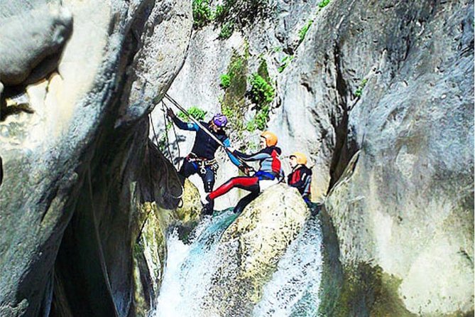 Aquatic canyoning near Benidorm. Estret de les Penyes Bollulla - Key points to know before booking