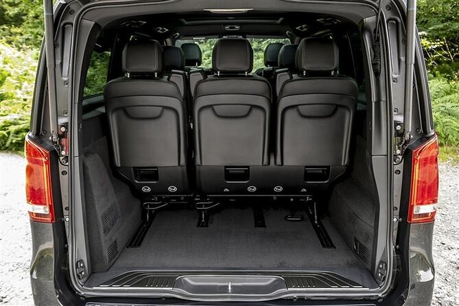 Arrival Transfer Valencia Airport VLC to Valencia City by Minivan - How flight tracking and waiting time protect your arrival
