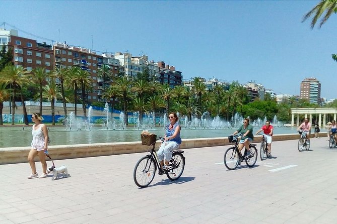 Bike tour with city guide from old to new - Cycling the Turia Gardens for two hours