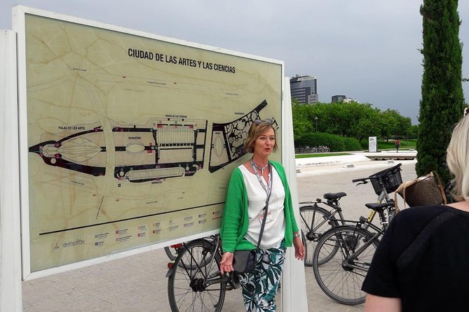 Bike tour with city guide from old to new - Starting in Valencia’s civic center