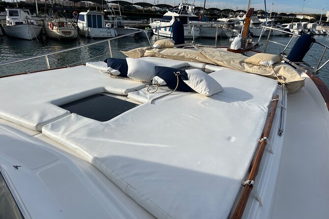Chill and Sail in Valencia - The calm anchorage and time to swim