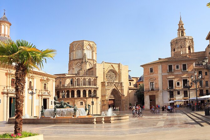 e-Scavenger hunt Valencia: Explore the city at your own pace - Cathedral, Holy Grail, and San Nicolás