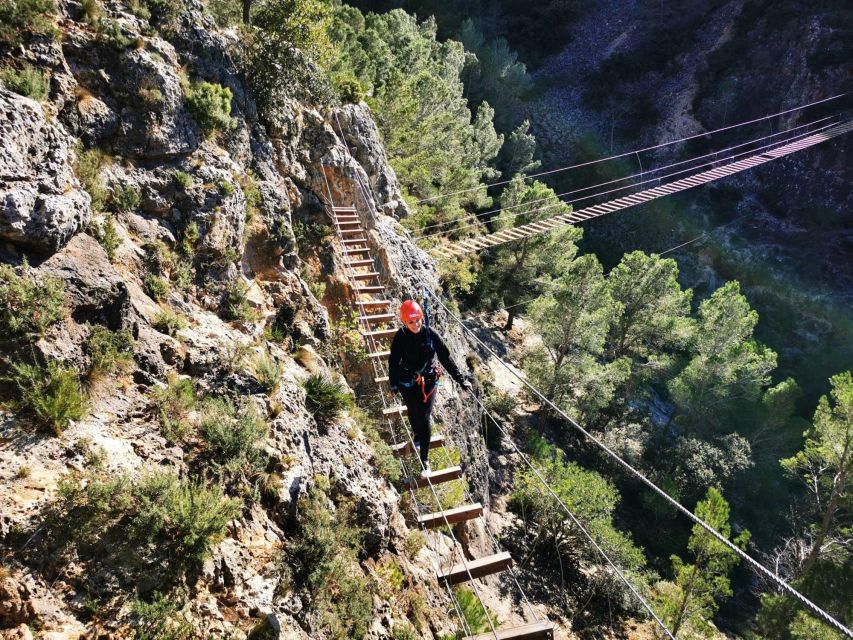 Enguera - The 70-meter zip line across the ravine