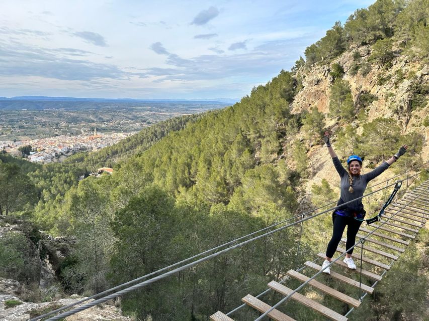 Enguera - Meeting in Enguera and preparing for the climb