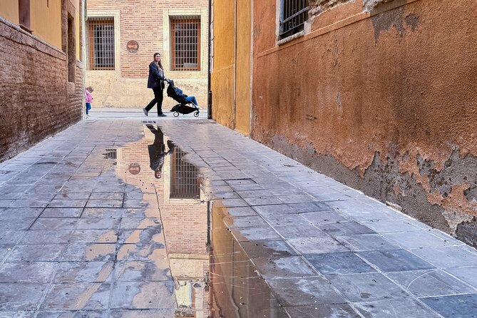 Excellent Private Photography Walking Tour & Workshop in Valencia - Starting among the formal paths of Monforte Gardens
