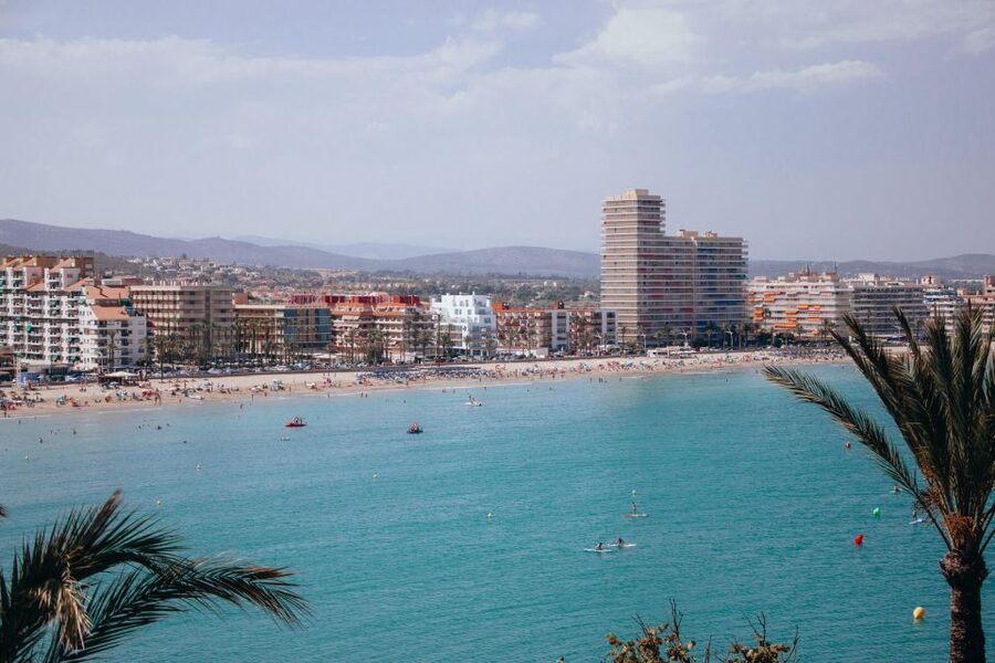 From Valencia: Day Trip to Peñiscola with Castle Visit - What the guiding adds to the day
