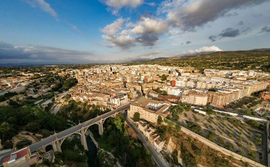 From Valencia: Guided Day Trip to Xàtiva and Anna - Meeting the group in central Valencia