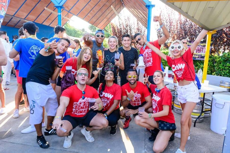 From Valencia: La Tomatina 2025 - Cleaning up with street showers