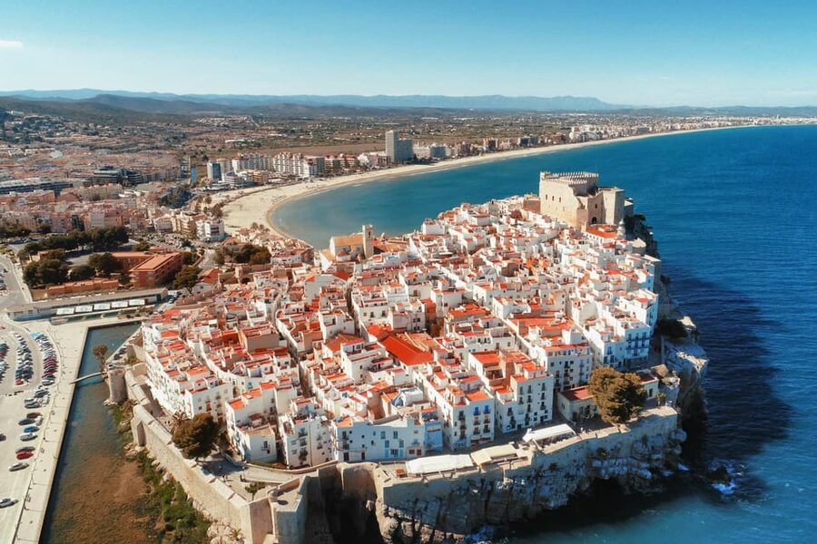 From Valencia: Peniscola Day tour, Game of Thrones - Free time, shops, and the beach