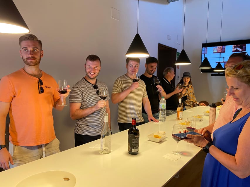 From Valencia: Utiel-Requena Wine Tour and Traditional Lunch - How the guide shapes your day
