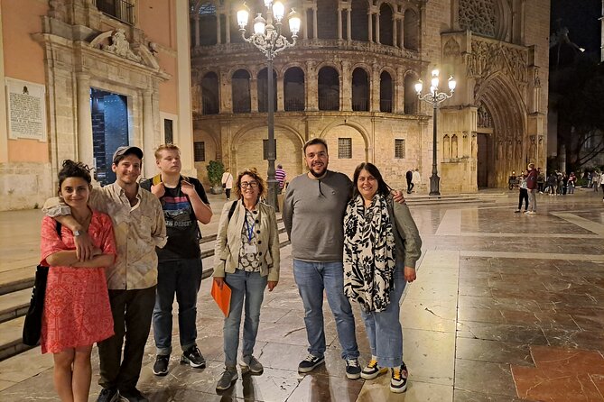 Genuine Valencian tapas tour with a pinch of History - Central Market and the paella question