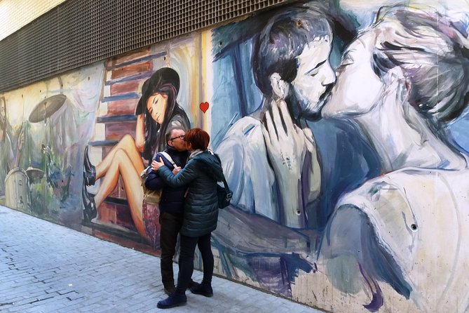 Grafiti tour and Carmen Quarter - Why El Carmen works so well for a street-art tour
