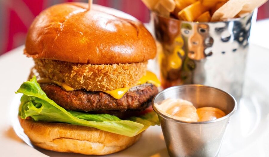Hard Rock Cafe Valencia: Special Menus - The music memorabilia and dining room atmosphere