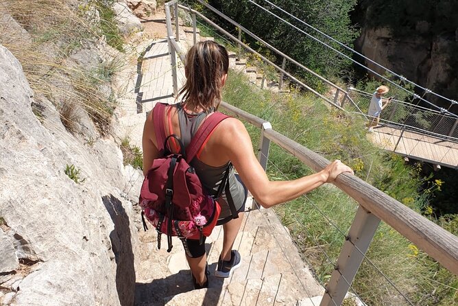 Hike Hanging Bridges and Canyon Túria - Chulilla - OFFICIAL GUIDE - Following the Turia Canyon toward the reservoir