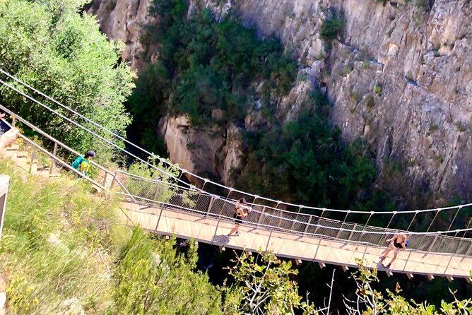 Hike Hanging Bridges and Canyon Túria - Chulilla - OFFICIAL GUIDE - The ravine and prehistoric rock paintings