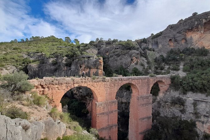 Hike to the Roman aqueduct Peña Cortada - Walking through the Roman rock-cut tunnels