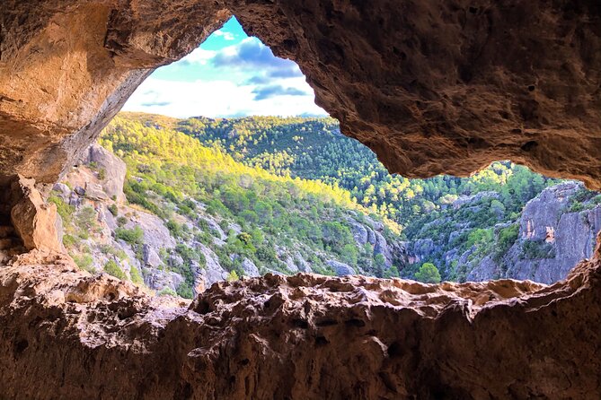Hiking Tour of the Roman Aqueduct of Peña Cortada and Ruta de Agua - Calles starts the morning at an easy pace