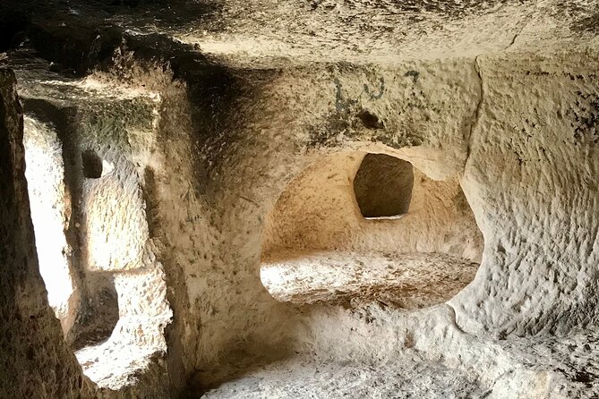 Historic Bocairent, Covetes del Moros Caves and Pou Clar Pools - Crawling through the Covetes del Moros