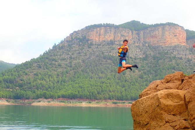 Kayak Routes In A Lake - Who will enjoy Lake Arenós most