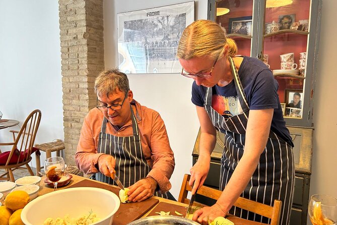 Make Valencian 'Pizza' in Ruzafa - Key points about the Ruzafa coca experience