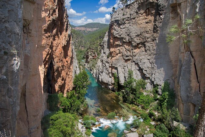 Montanejos Hiking Tour & Thermal Pools from Valencia - What the guides add to the walk