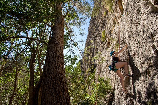Outdoor climbing for beginners - Meeting Pablo near Sagunto