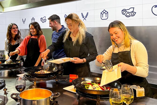 Paella Cooking Class, Wine Tasting & Central Market in Valencia - Learning the rules of Valencian paella