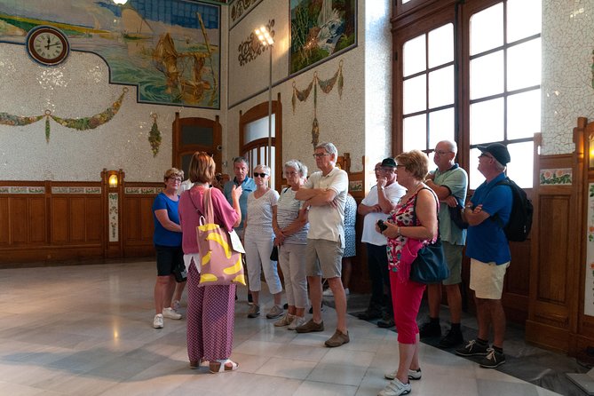 Private tour of the old city of Valencia - Cycling from the old city to the new
