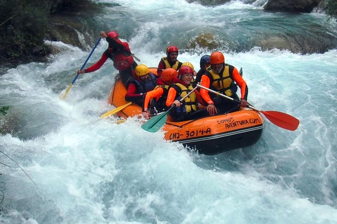 Rafting white water in Montanejos 1h Valencia - Reading the Mijares River and Chillapájaros Canyon
