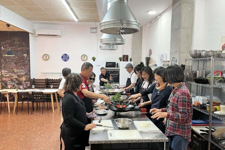 Real Paella Cooking Class – Market Visit & Sangría Workshop - The socarrat moment