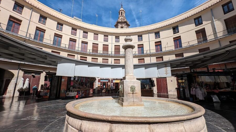 Secret Valencia Experience: The City and Its Flavors - Plaza de la Virgen and the city’s religious heart