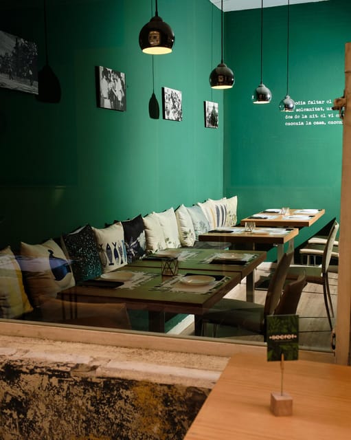 Secret Valencia Experience: The City and Its Flavors - The Lonja de la Seda, the tour’s strongest historical stop