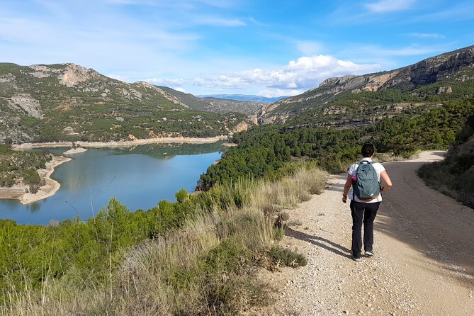 Stunning Hike around Buseo reservoir - El Chorrero de la Castellana and the waterfalls