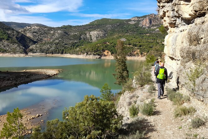 Stunning Hike around Buseo reservoir - What the guide adds to a private hike