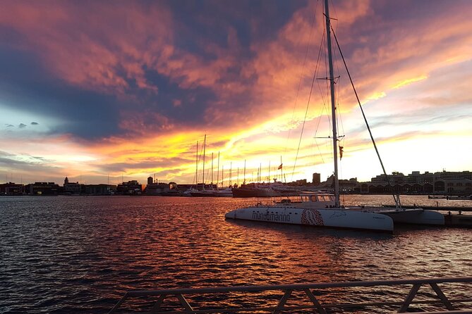 Sunset in Valencia from the Catamaran Mundo Marino - Finding the catamaran beside Veles e Vents