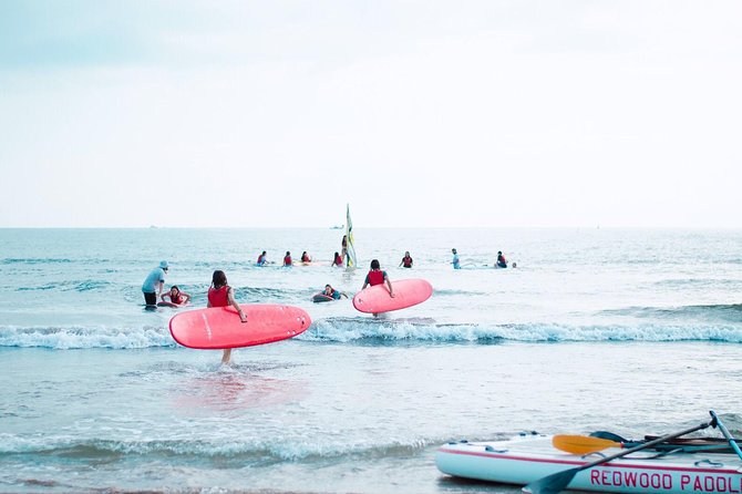Surf lesson on Valencia beach - What the $30.98 price really covers