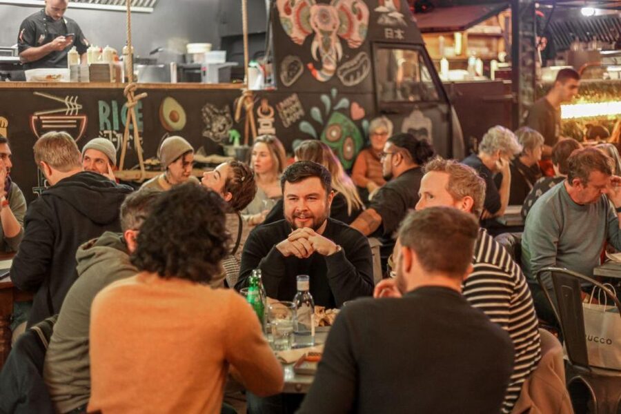 The Biggest Pub Quiz in Valencia - Prizes, giveaways, and the competitive edge