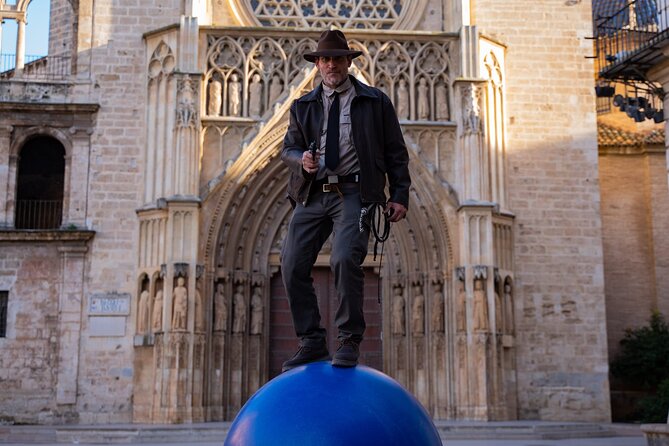 The Holy Grail with Indiana Jones - Carrer de la Creu Nova and the dragon clues