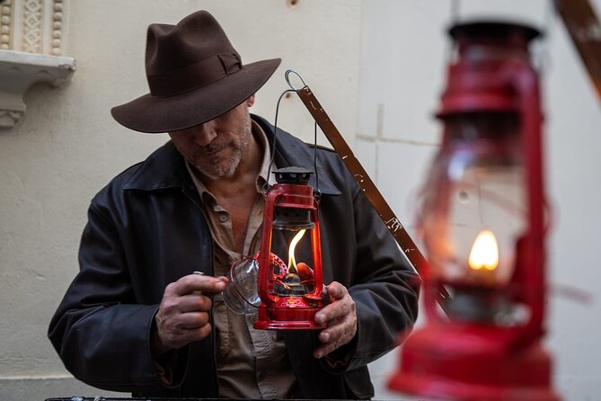 The Holy Grail with Indiana Jones - Plaça de l’Almoina and the first signs