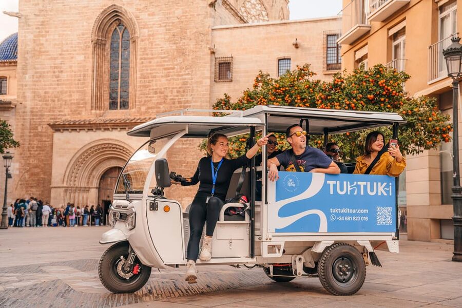 Valencia 1 hour by TukTuki: Essential and Private Tour - Mercado de Colón and the final city contrast
