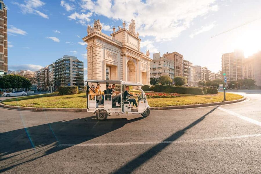 Valencia: 2-hour City Highlights Guided Tuk-Tuk Tour - La Marina and Valencia’s beach districts