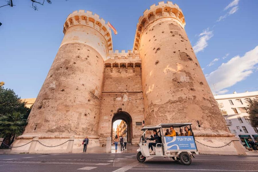 Valencia: 2-hour City Highlights Guided Tuk-Tuk Tour - Mercado de Colón and Valencia’s city center