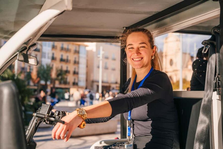Valencia: 2-hour City Highlights Guided Tuk-Tuk Tour - Torres de Quart and the return through the old city