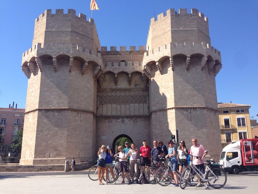Valencia: 3-Hour City Bike Tour - Reaching the City of Arts and Sciences