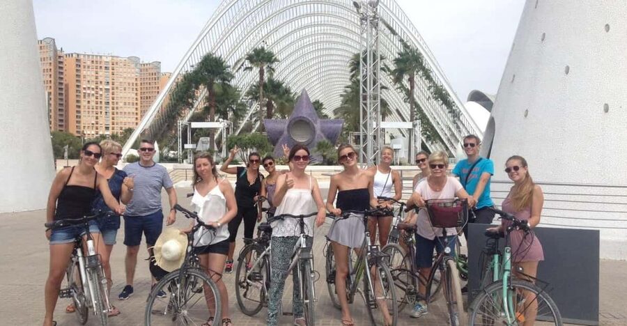 Valencia: 3-Hour City Bike Tour - Following the former Turia River