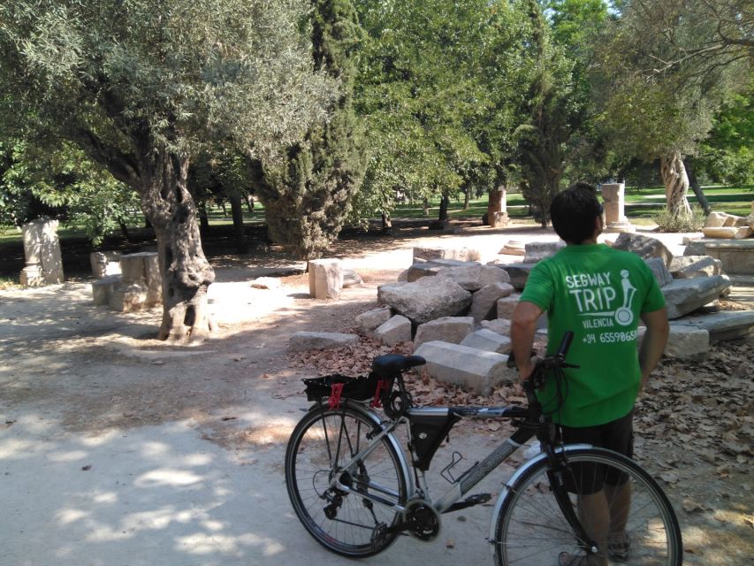 Valencia: 3-Hour Guided City Sightseeing & Beaches Bike Tour - The guides make the difference