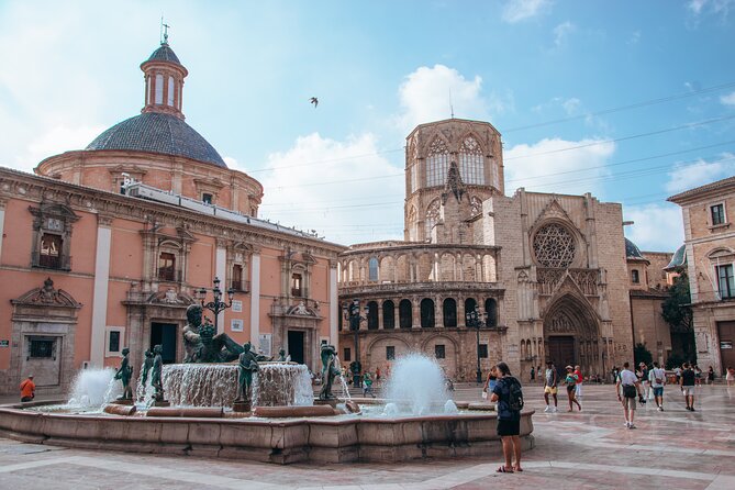 Valencia al completo en Bicicleta - A Useful Detour to Parque de Cabecera and Bioparc