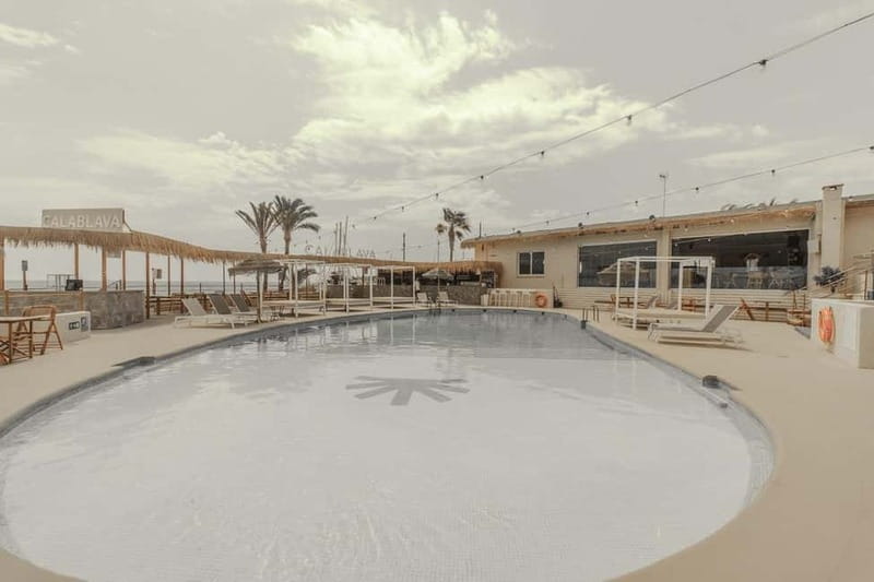 Valencia:Alquiler barco sin licencia PoblaFarnals+Beach Club - Cala Blava Beach Club and pool access