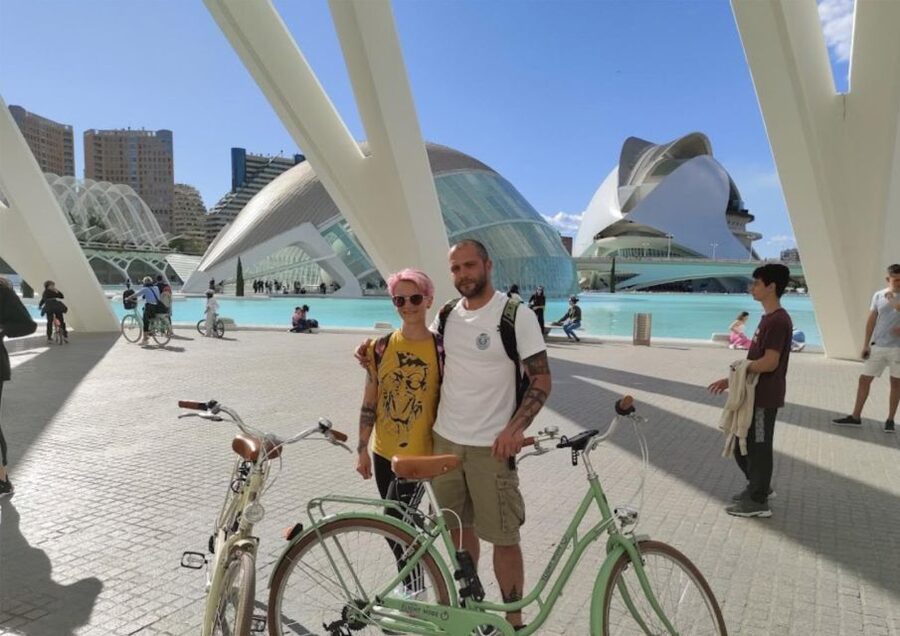 Valencia: Audioguide eng,esp,ita + Bike All Day - Paella, tapas, and useful food breaks